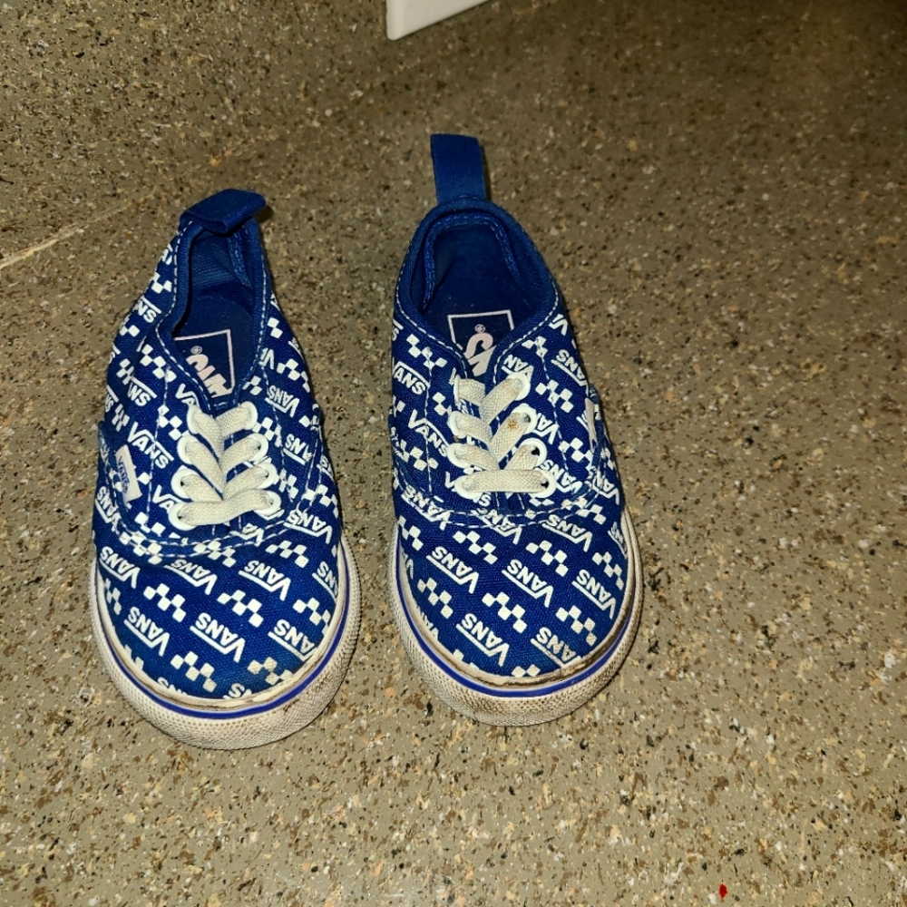 Vans Toddler 6 blue in white slip sneaker